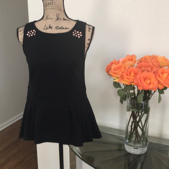 🌺NWOT Mossimo Top🌺 - Picture 1 of 15
